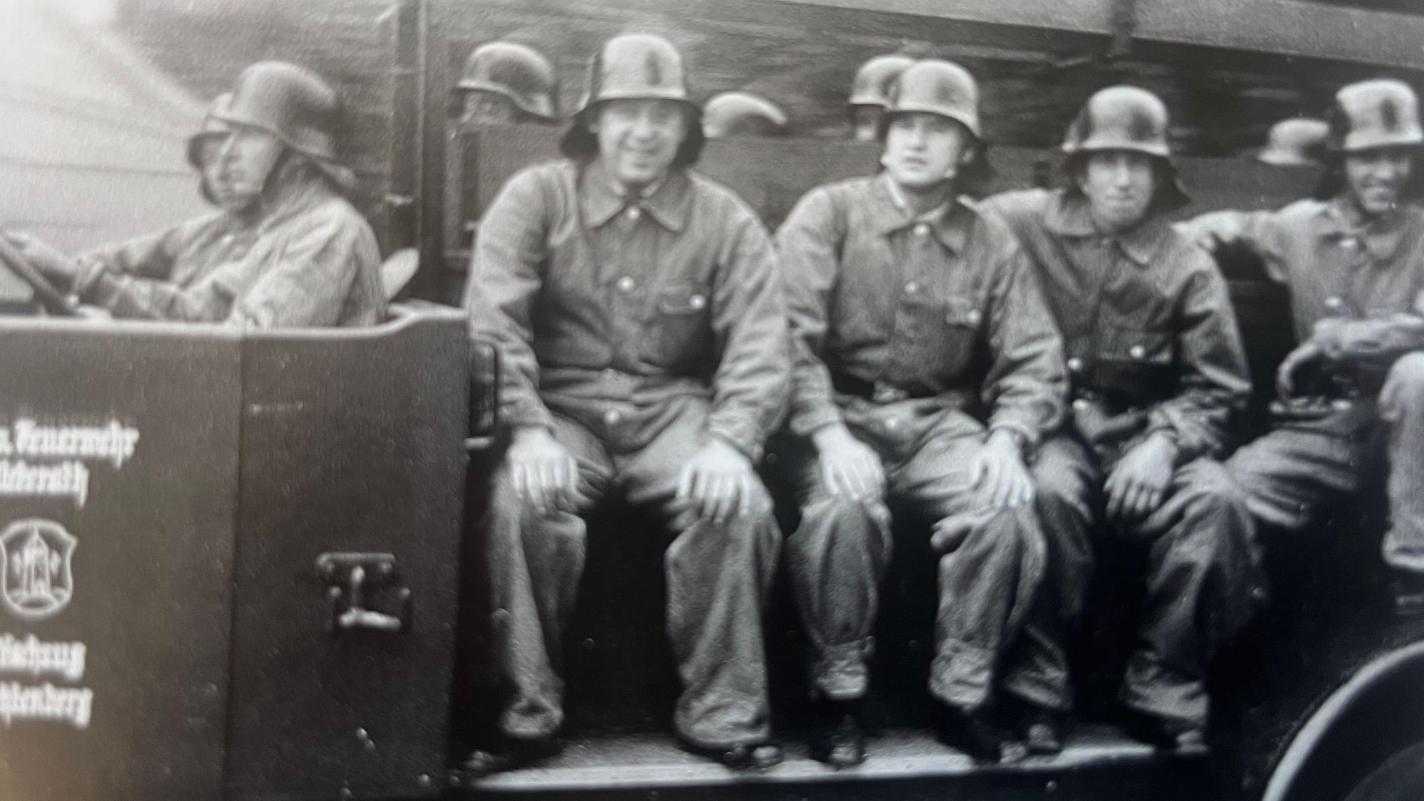 Der Löschzug Lichtenberg machte in den 1950er-Jahren mit dem neu beschafften Fahrzeug eine Übungsfahrt.