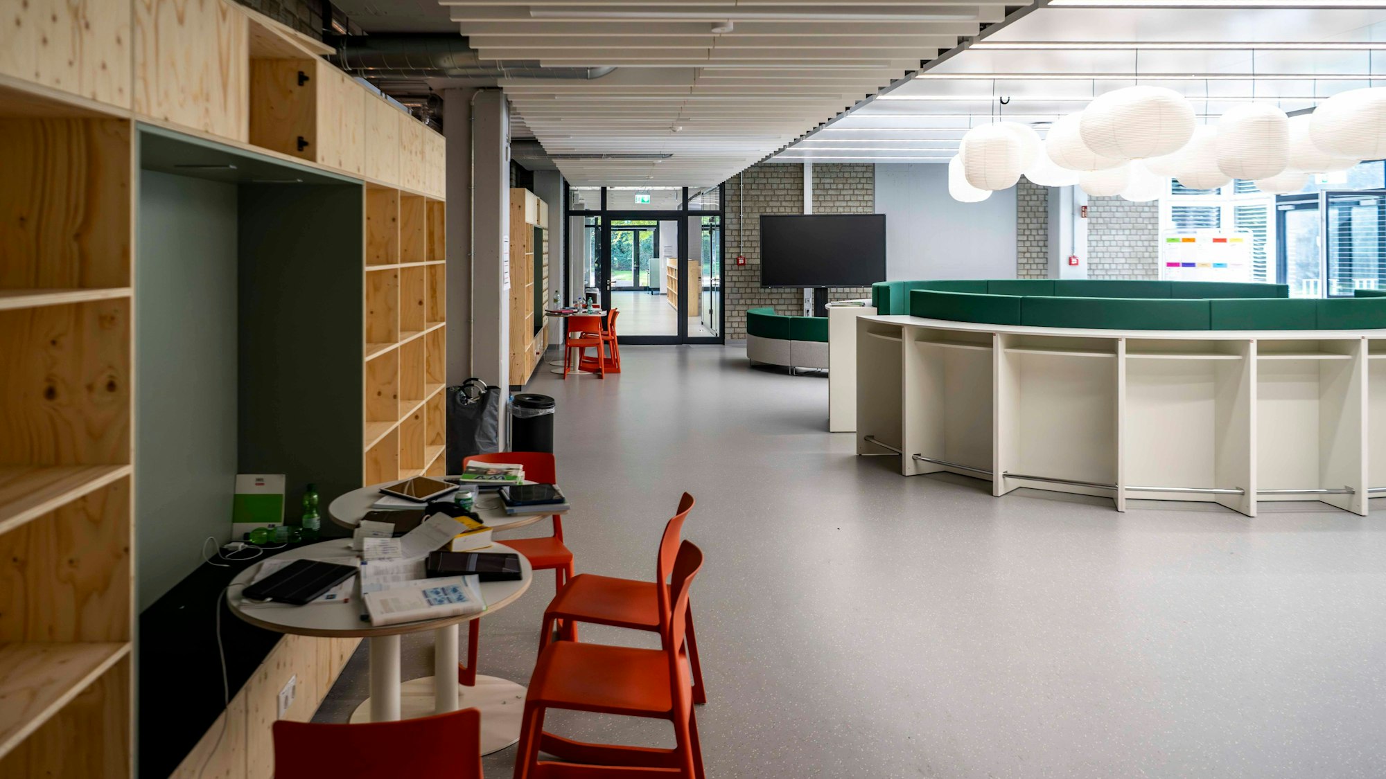 Das Bild zeigt einen Teil der 1400 Quadratmeter großen Lernlandschaft.