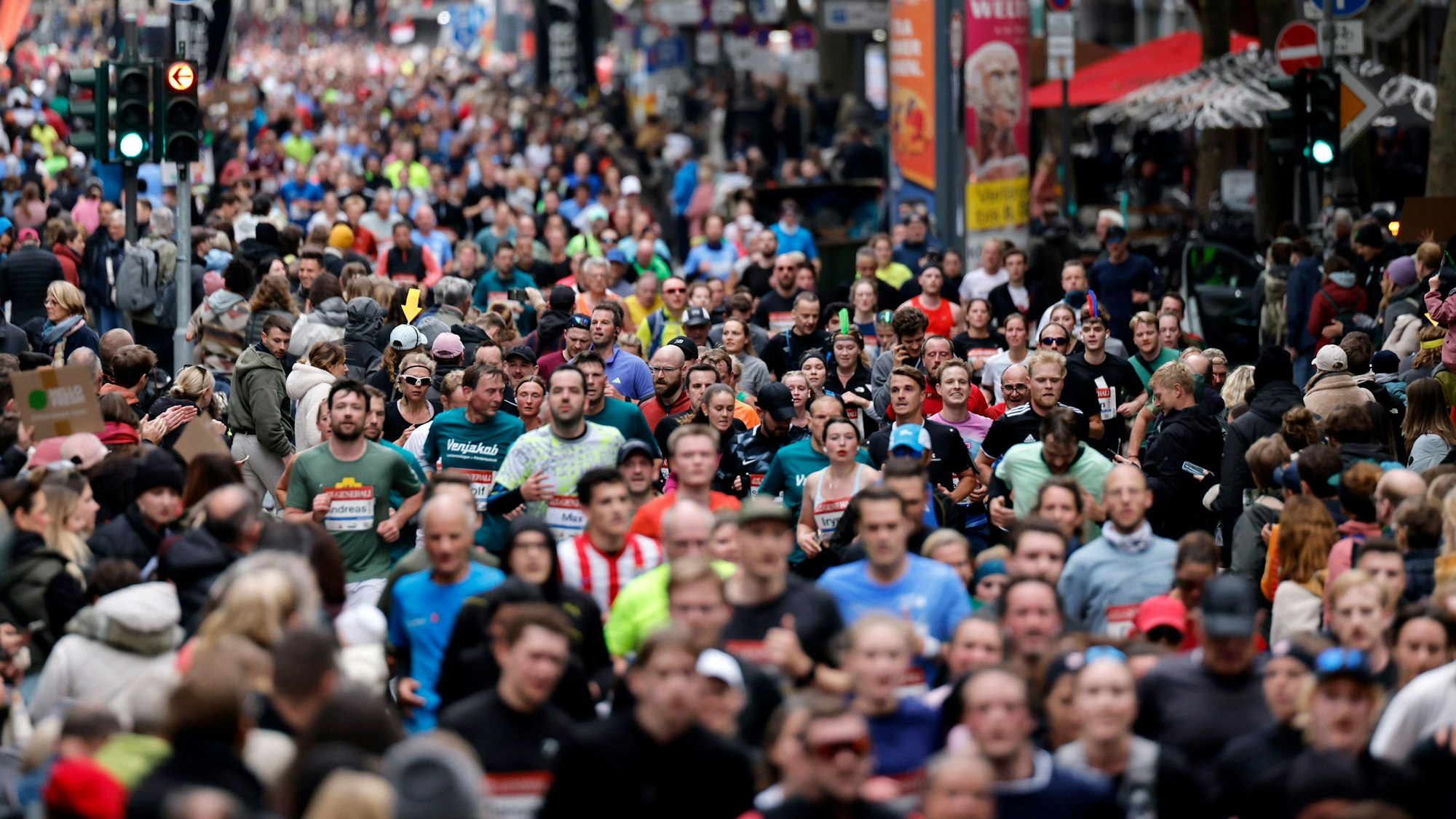 2024 konnten sich Teilnehmer und Zuschauer über gutes Wetter am Marathon-Sonntag in Köln freuen.