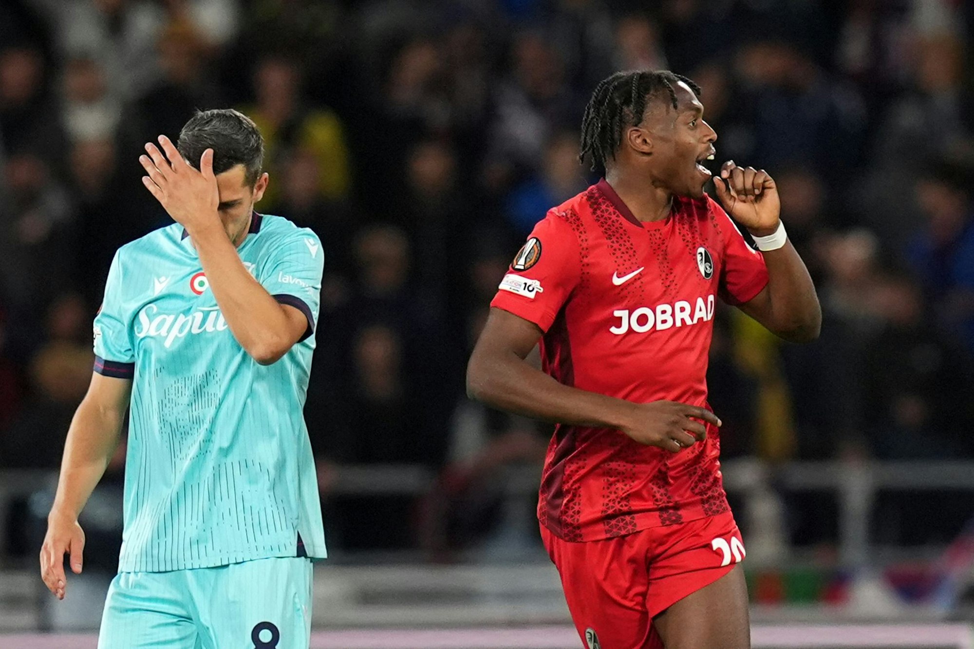 Junior Adamu freut sich über sein Tor zum 1:1.