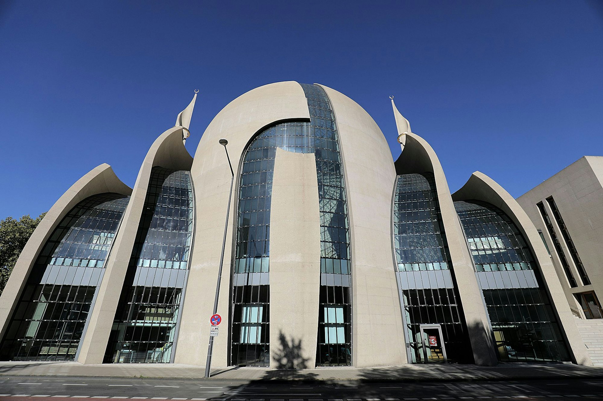 Auch die Ditib-Zentralmoschee in Köln öffnet ihre Pforten. (Archivbild)