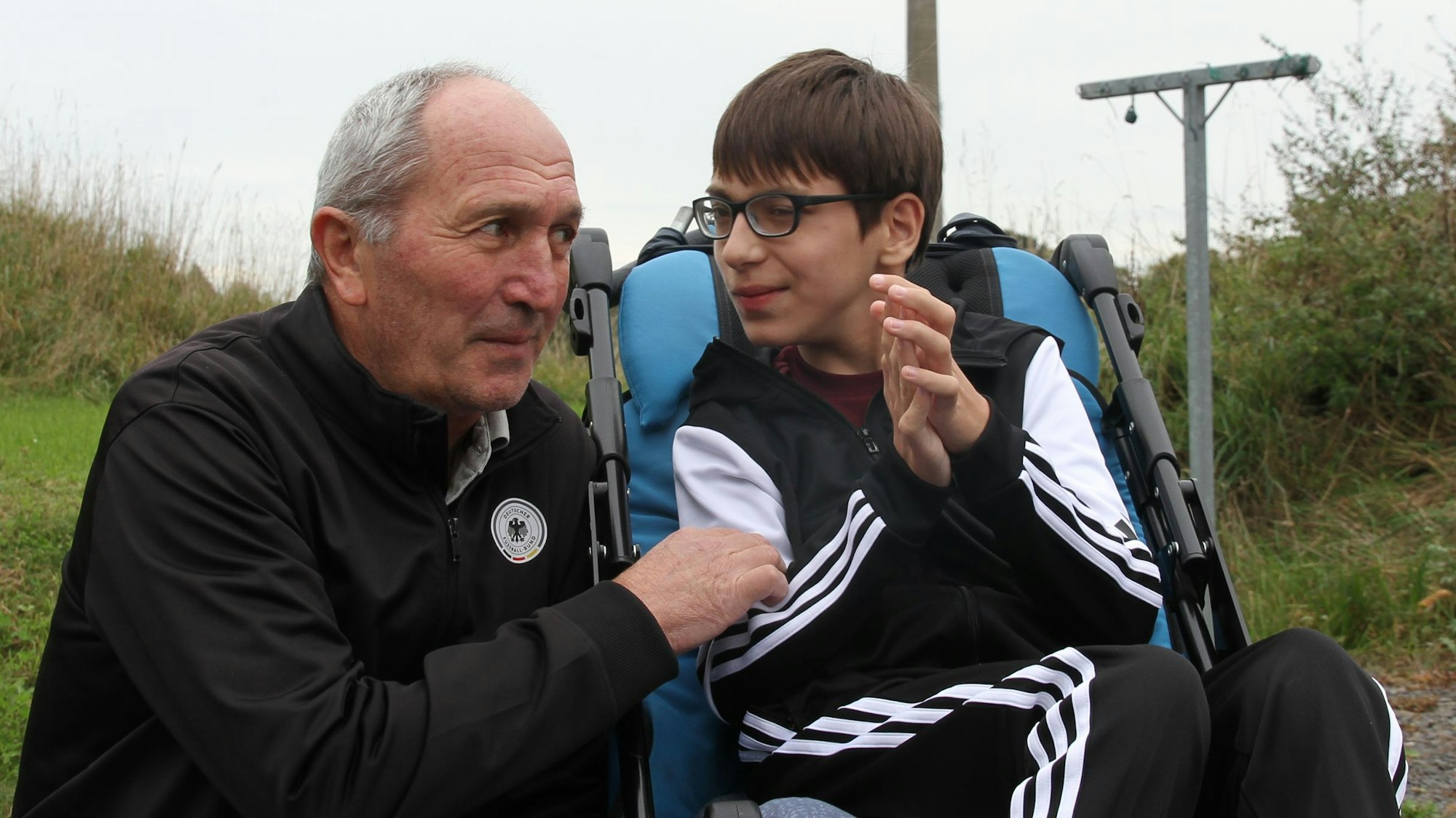 Einer Familie aus Georgien mit einem behinderten Kind droht die Abschiebung, Merab Sharia mit seinem Sohn Bagrat