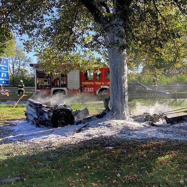Der 600-PS-Bolide ging nach dem Unfall in Flammen auf.