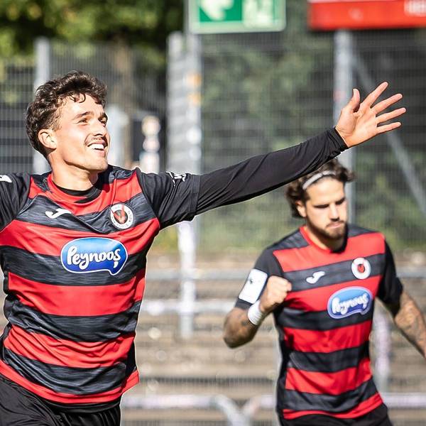 3. Liga: FC Viktoria Köln - TSV Havelse, 04.10.2025 Jubel zum 3:0 durch Leonhard Münst Viktoria Köln, 5 Köln, 4.10.2025, 10. Spieltag der 3. Fußball-Liga, FC Viktoria Köln - TSV Havelse im Sportpark Hoehenberg in Köln. Die DFL-Bestimmungen verbieten die Verwendung von Fotografien als Bildsequenzen und / oder Quasi-Videos. *** 3 Liga FC Viktoria Köln TSV Havelse, 04 10 2025 Celebration for 3 0 by Leonhard Münst Viktoria Köln, 5 Köln, 4 10 2025, 10 matchday of the 3 soccer league, FC Viktoria Köln TSV Havelse at Sportpark Hoehenberg in Cologne The DFL regulations prohibit the use of photographs as image sequences and or quasi videos Copyright: xBEAUTIFULxSPORTS/LeahxKohringx