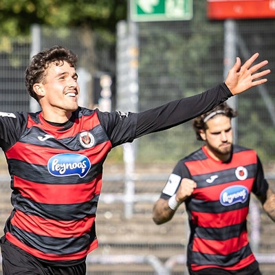 3. Liga: FC Viktoria Köln - TSV Havelse, 04.10.2025 Jubel zum 3:0 durch Leonhard Münst Viktoria Köln, 5 Köln, 4.10.2025, 10. Spieltag der 3. Fußball-Liga, FC Viktoria Köln - TSV Havelse im Sportpark Hoehenberg in Köln. Die DFL-Bestimmungen verbieten die Verwendung von Fotografien als Bildsequenzen und / oder Quasi-Videos. *** 3 Liga FC Viktoria Köln TSV Havelse, 04 10 2025 Celebration for 3 0 by Leonhard Münst Viktoria Köln, 5 Köln, 4 10 2025, 10 matchday of the 3 soccer league, FC Viktoria Köln TSV Havelse at Sportpark Hoehenberg in Cologne The DFL regulations prohibit the use of photographs as image sequences and or quasi videos Copyright: xBEAUTIFULxSPORTS/LeahxKohringx