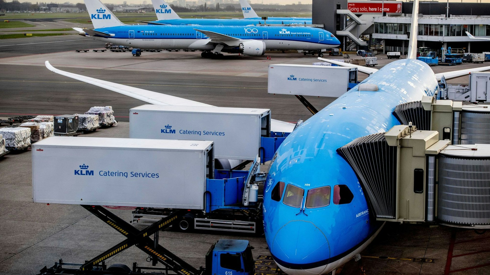 Wegen des Sturmtiefs wurde am Flughafen Schirphol viele Flüge gestrichen. (Archivfoto)
