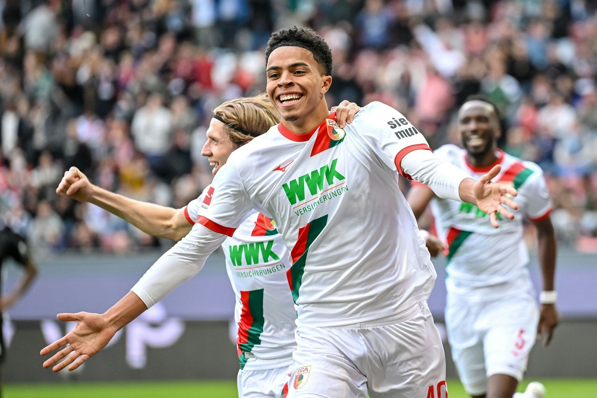 Der 18-jährige Noahkai Banks bejubelt sein erstes Bundesliga-Tor.