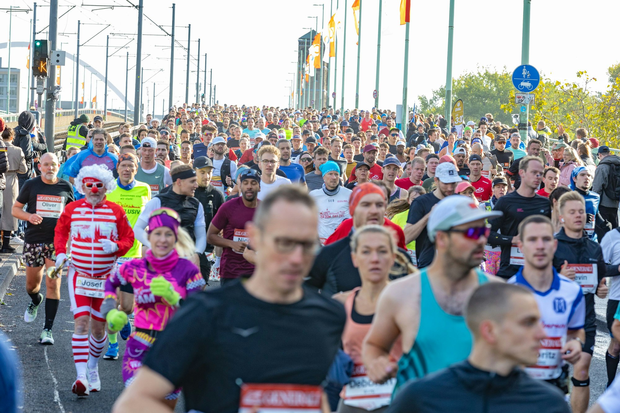 05.10.2025
Köln:
27. Generali Köln Marathon: Die Laufveranstaltung wird immer beliebter, in diesem Jahr sind 37.000 Teilnehmende angemeldet.
Foto: Martina Goyert