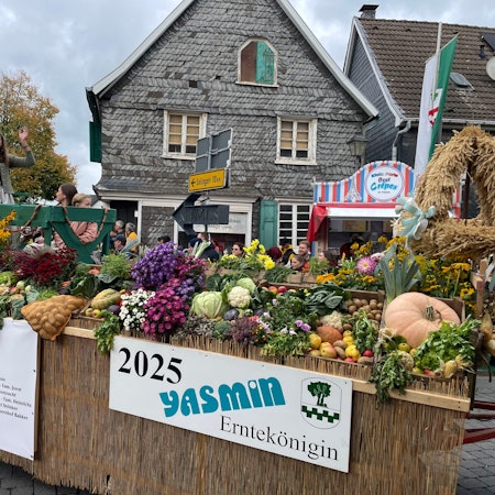 Die Erntekönigin Yasmin Penz führte den diesjährigen Erntedankzug an.