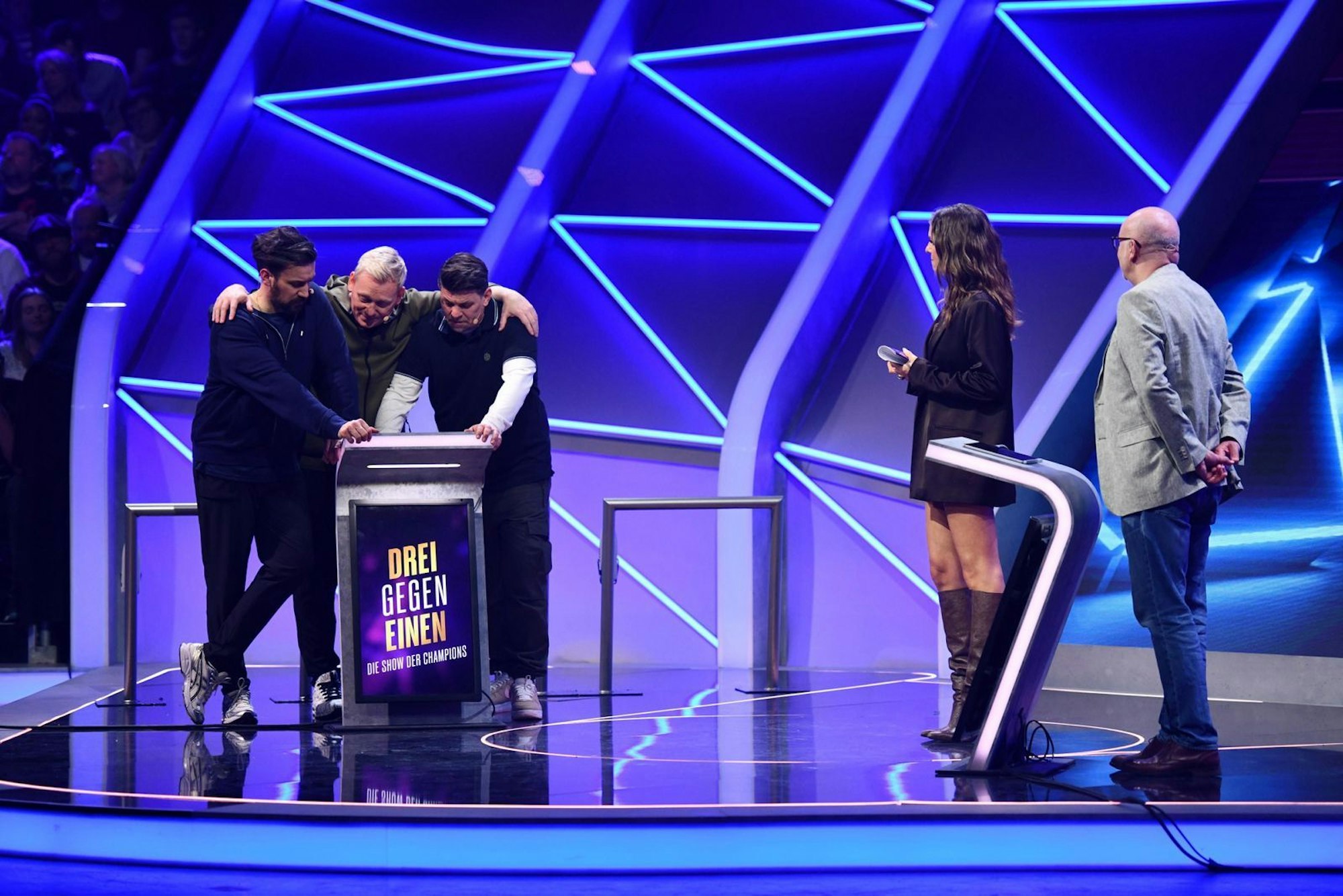 Im Quiz gegen Ralf Schnoor sammeln die Drei keinen einzigen Punkt. (Bild: RTL / Steffen Z Wolff)