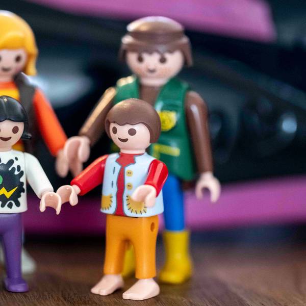 Das Bild zeigt eine Playmobil-Familie. Das Bild dient als Symbolfoto für die Arbeit des Jugendamts.