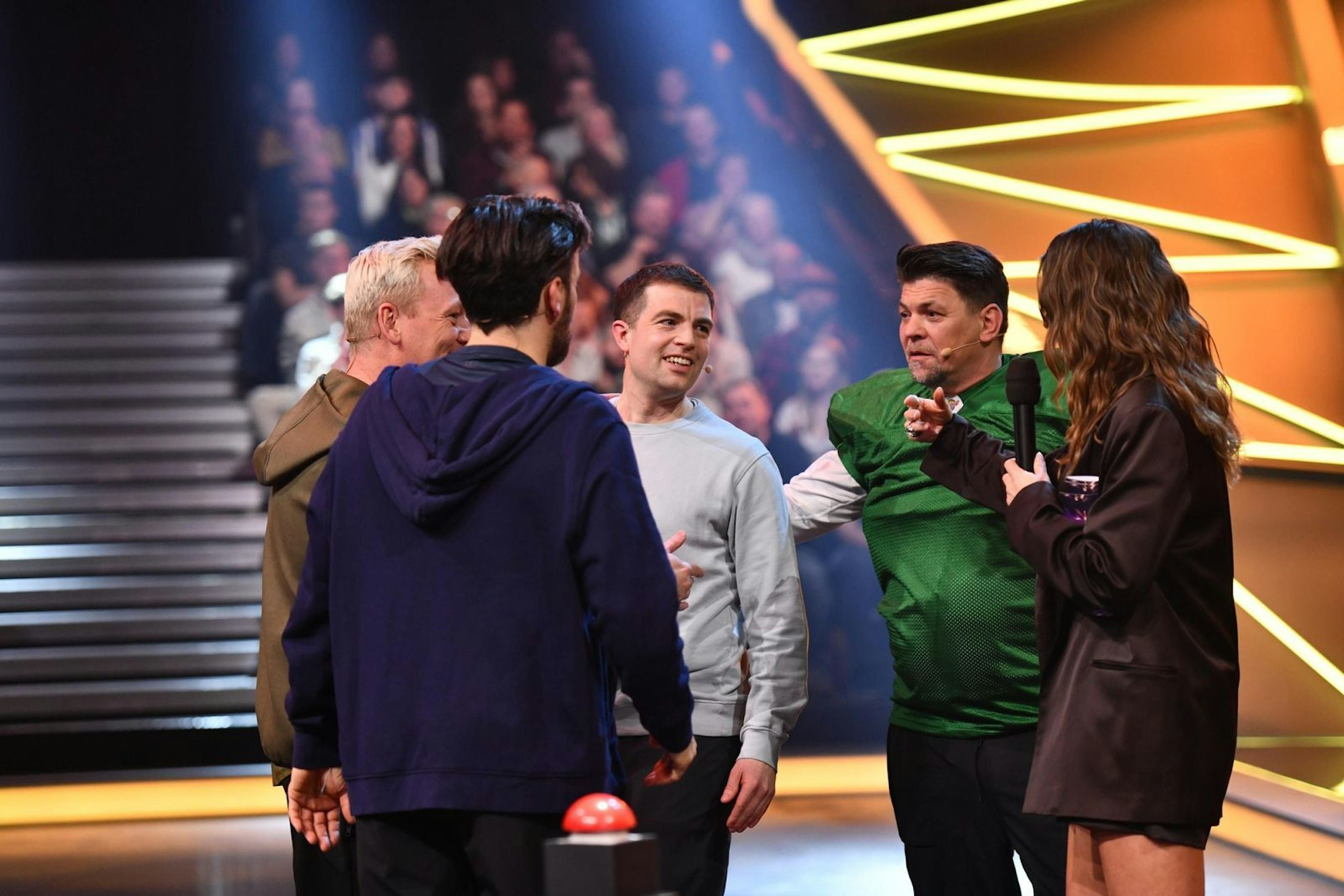 Super-Recognizer Elliot Selby erkennt im Publikum weniger Menschen als die Drei. (Bild: RTL / Steffen Z Wolff)