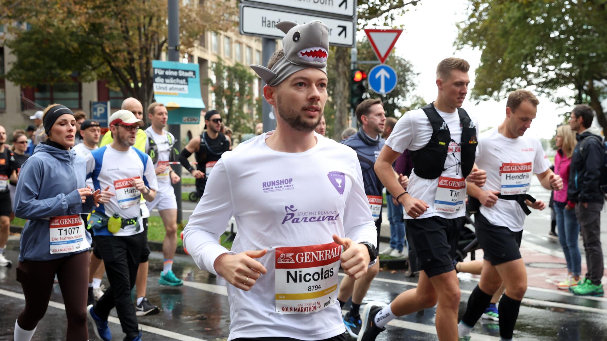 05.10.2025
Köln:
27. Generali Köln Marathon: Die Laufveranstaltung wird immer beliebter, in diesem Jahr sind 37.000 Teilnehmende angemeldet.
Foto: Martina Goyert