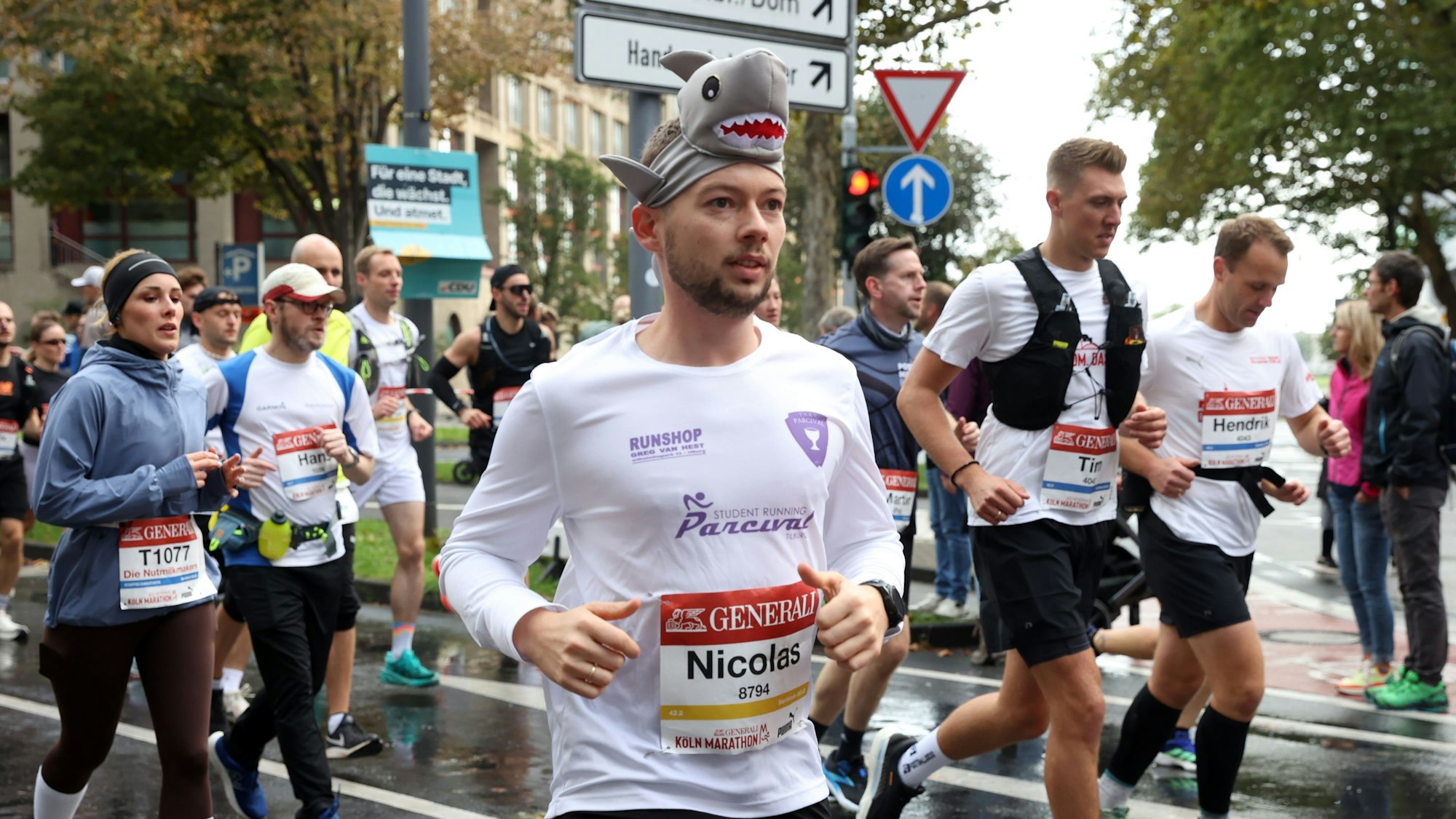 05.10.2025
Köln:
27. Generali Köln Marathon: Die Laufveranstaltung wird immer beliebter, in diesem Jahr sind 37.000 Teilnehmende angemeldet.
Foto: Martina Goyert