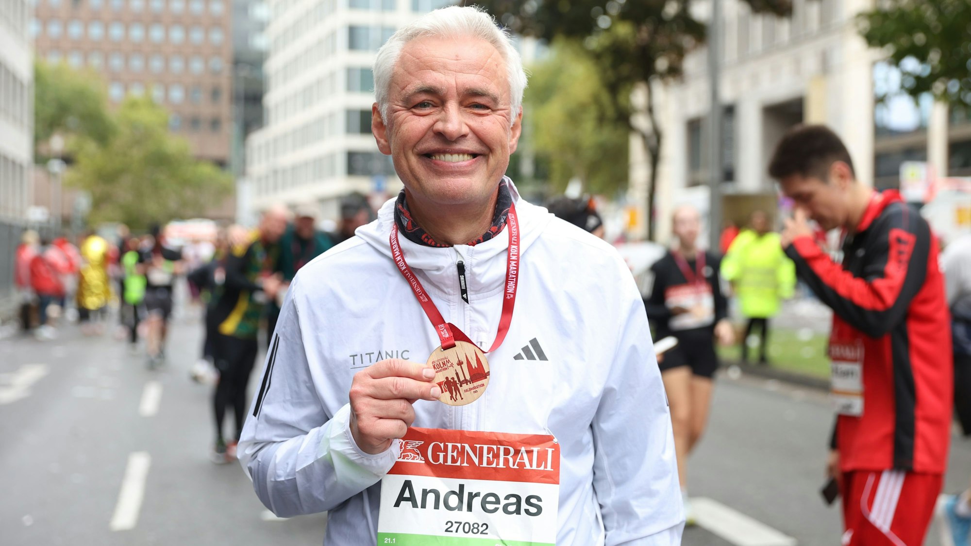 05.10.2025
Köln:
27. Generali Köln Marathon: Die Laufveranstaltung wird immer beliebter, in diesem Jahr sind 37.000 Teilnehmende angemeldet.
Andreas von Tien
Foto: Martina Goyert
