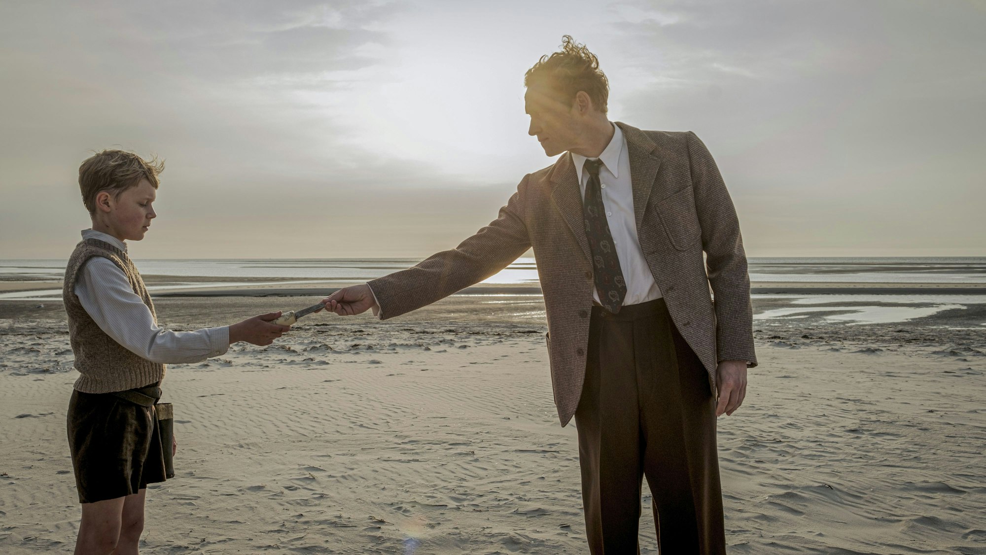 DasBild zeigt eine Szene aus dem Film 'Amrum' von Fatih Akin. Foto: Gordon Timpen/Warner Bros/dpa