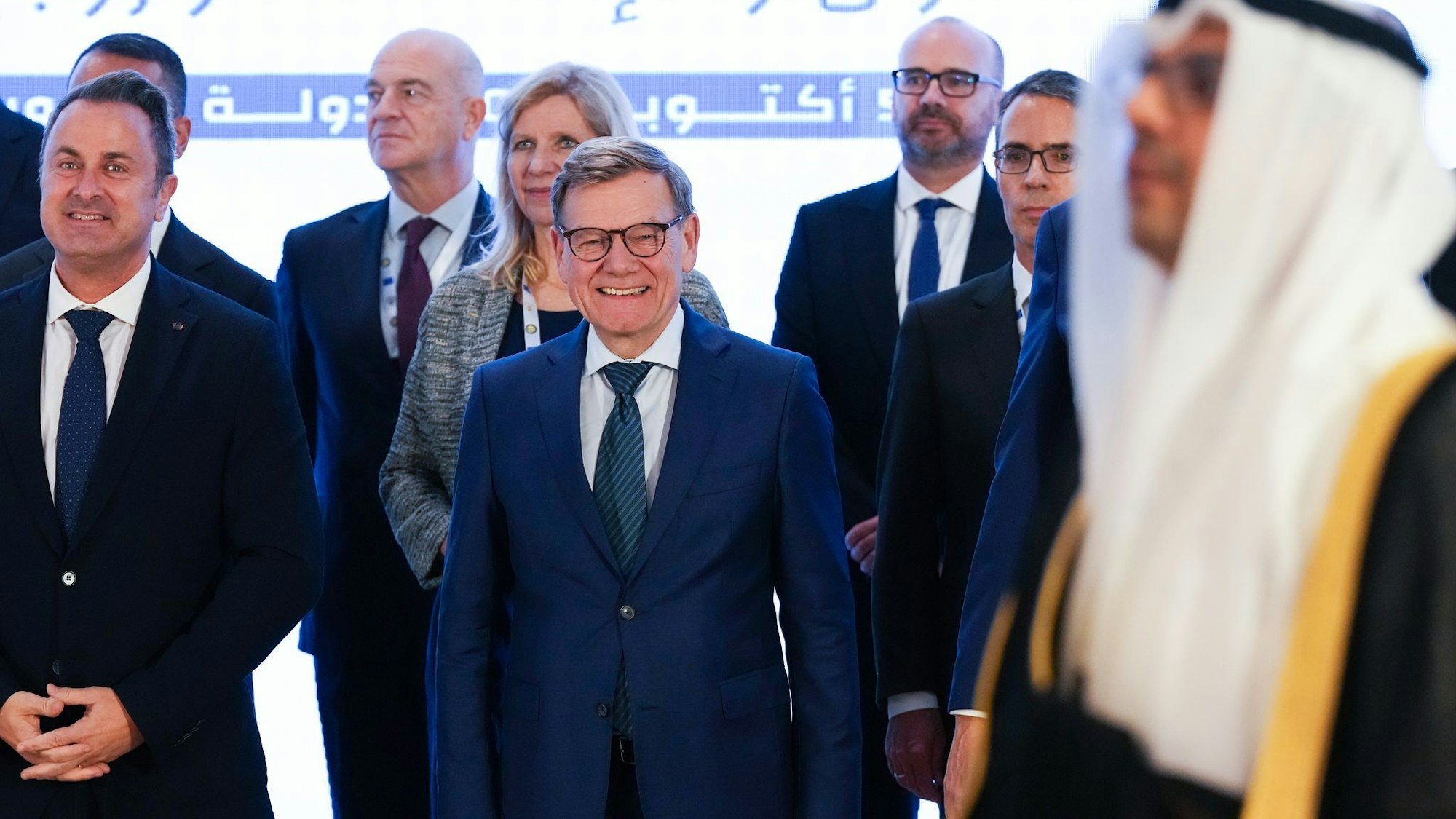 Der deutsche Außenminister Johann Wadephul (M) in Kuwait.