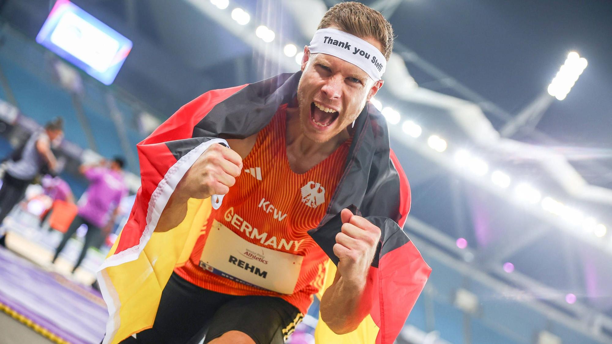 Markus Rehm nach seinem Sieg bei der Paraleichtathletik-WM in Neu Delhi 2025