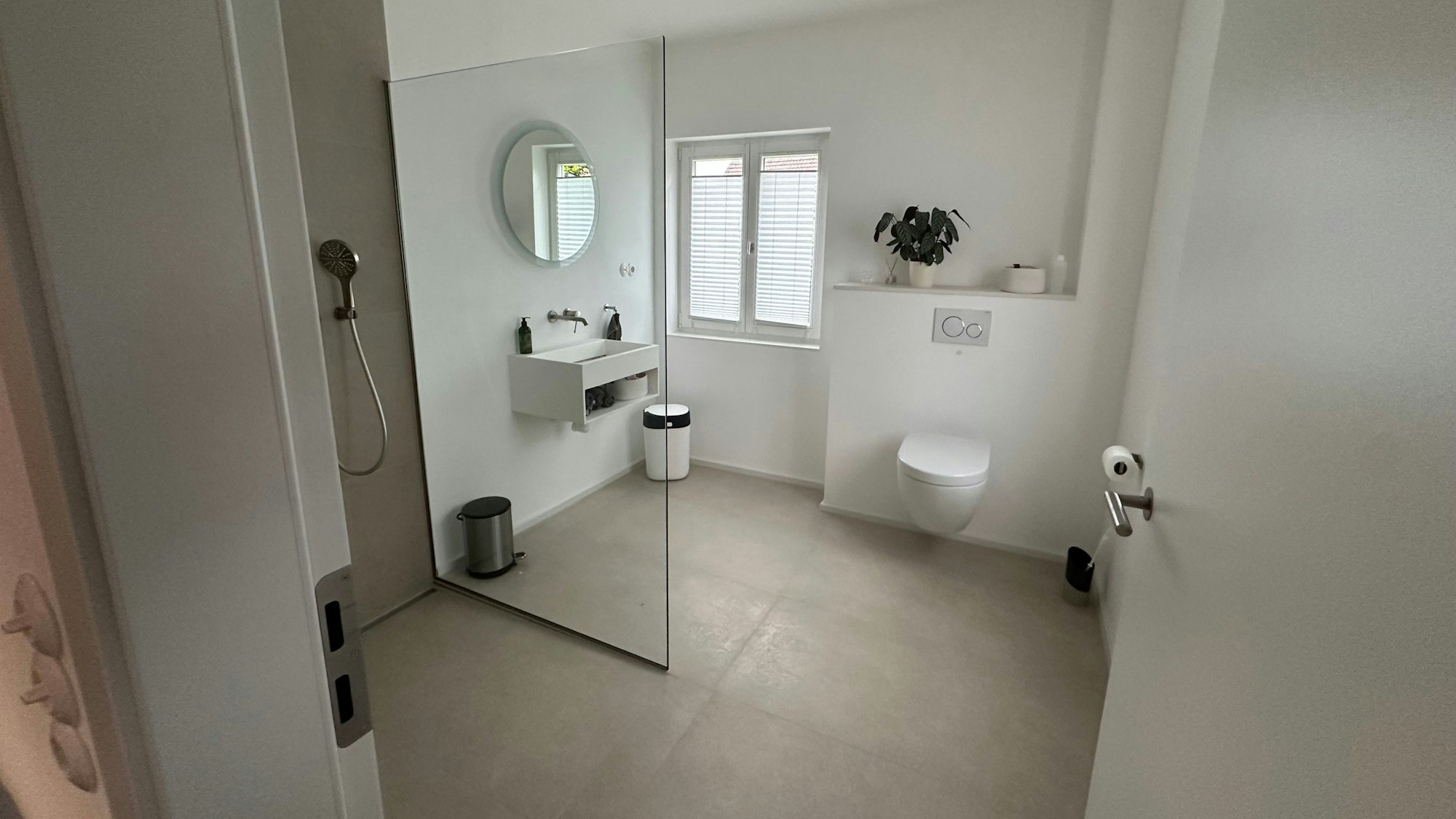 Barrierefrei ist das Badezimmer im Erdgeschoss.