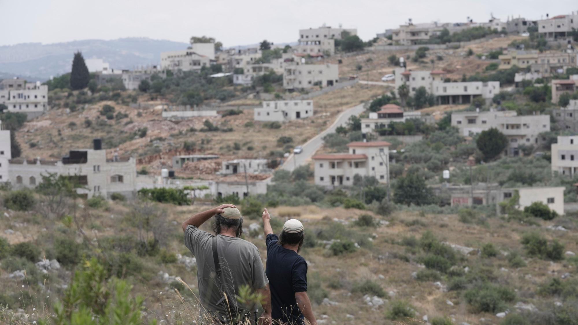 15.05.2025, Bruchin: Israelische Siedler im Westjordanland