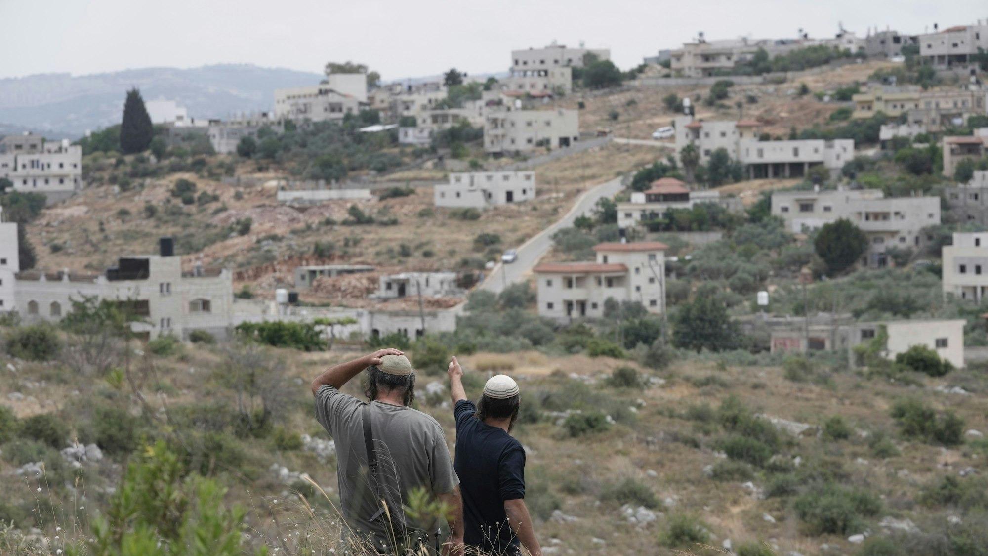 15.05.2025, Bruchin: Israelische Siedler im Westjordanland