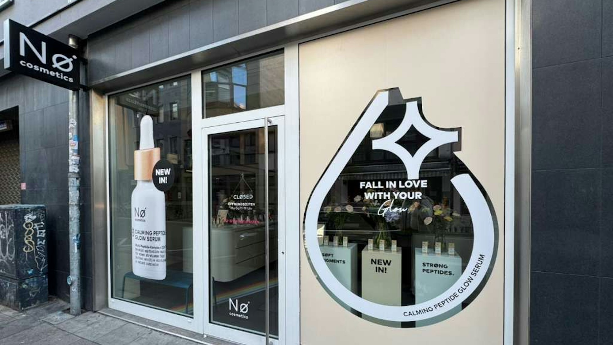 Blick auf den Eingang des Ladens.