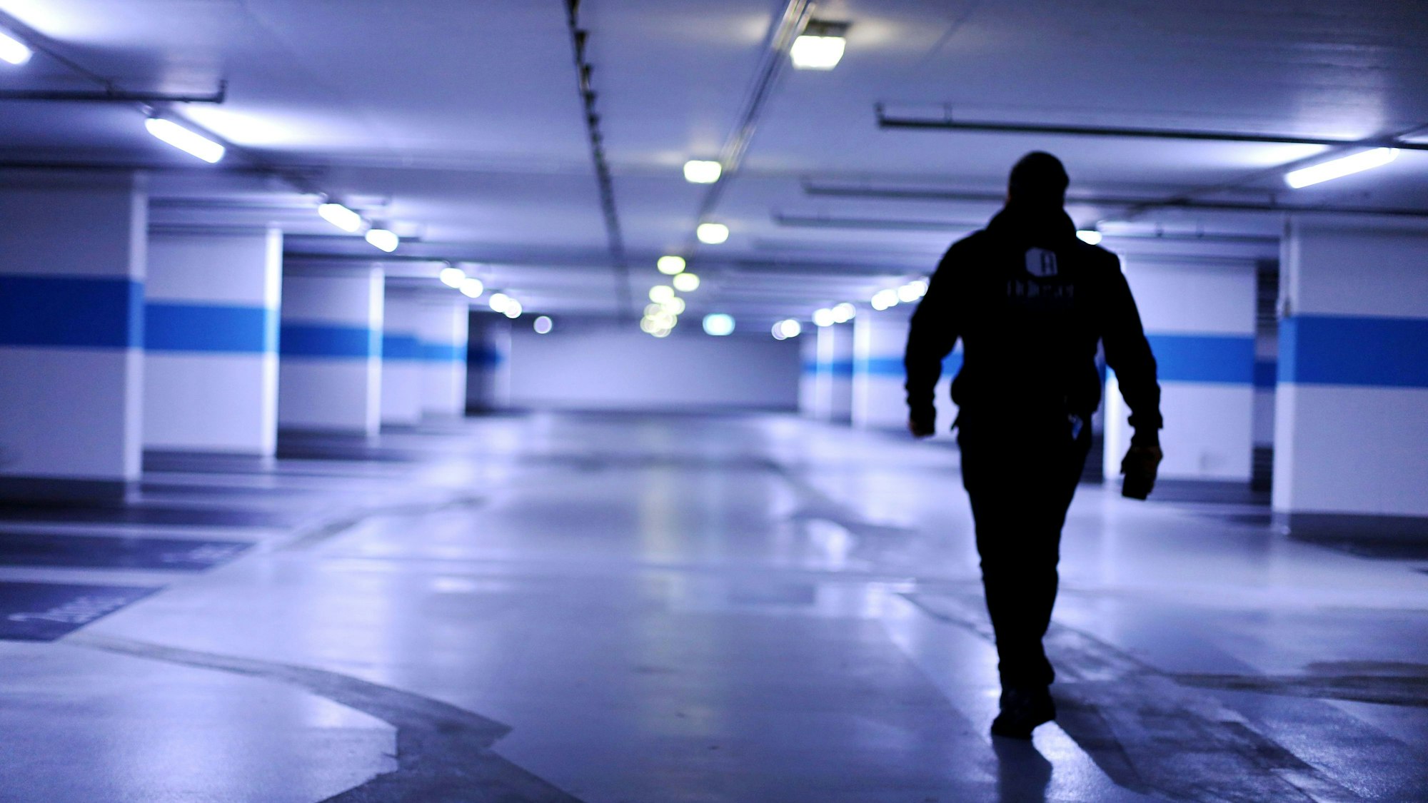 Das Foto zeigt das Parkhaus Cäcilienstraße am Neumarkt. Nach starken Verschmutzungen und Verwahrlosungen im Sommer soll es dort nun deutlich besser aussehen. Foto: Arton Krasniqi