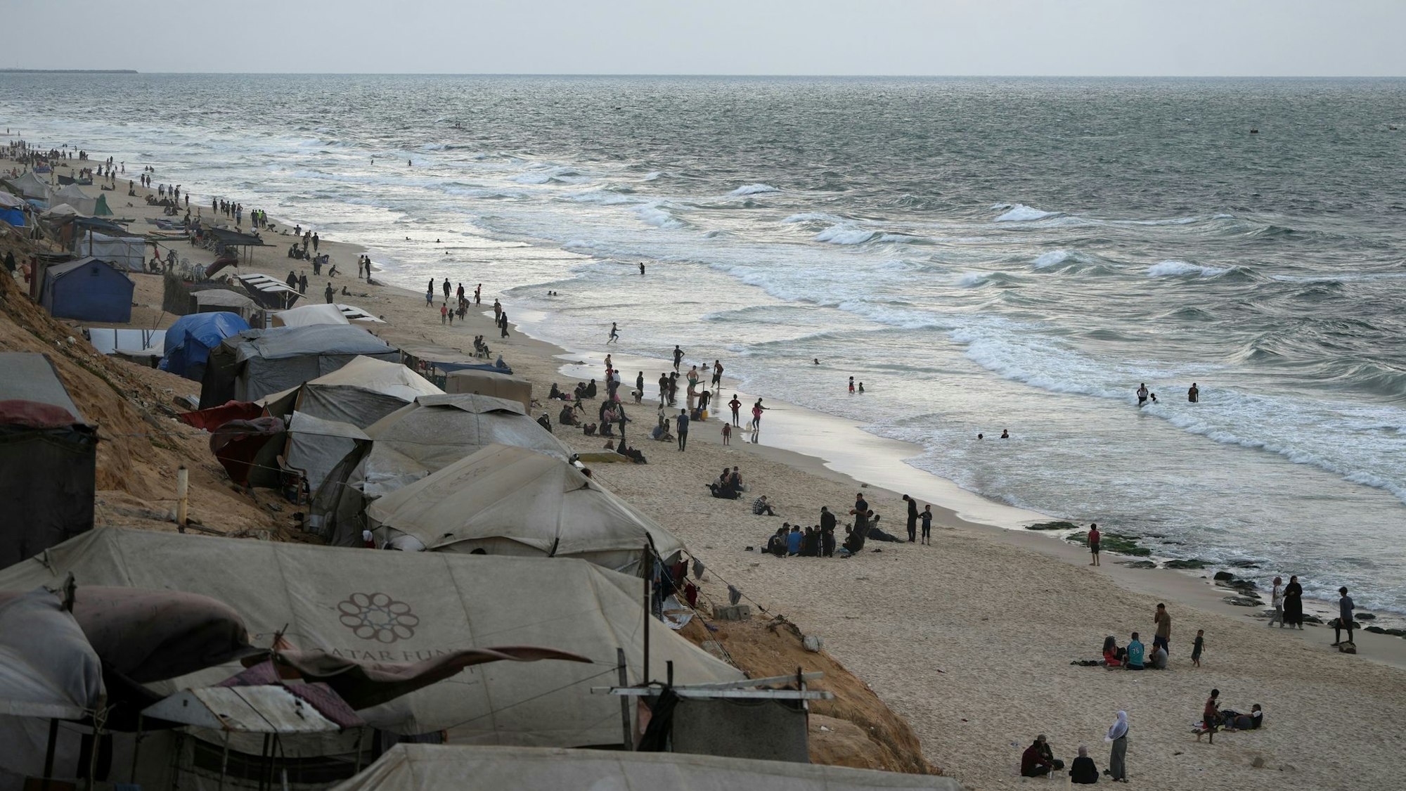 Zeltlager am Strand des Gazastreifens.