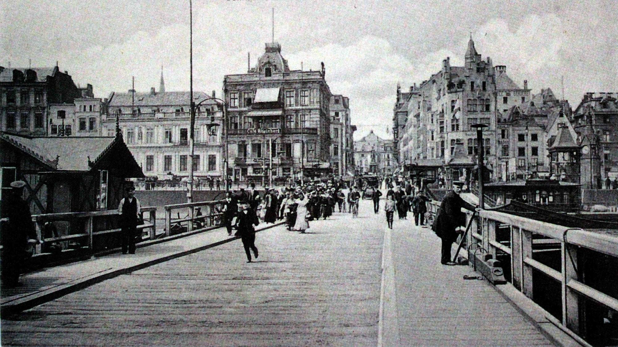 Die Deutzer Schiffbrücke entwickelte sich zu einem Verkehrshindernis, 1908.