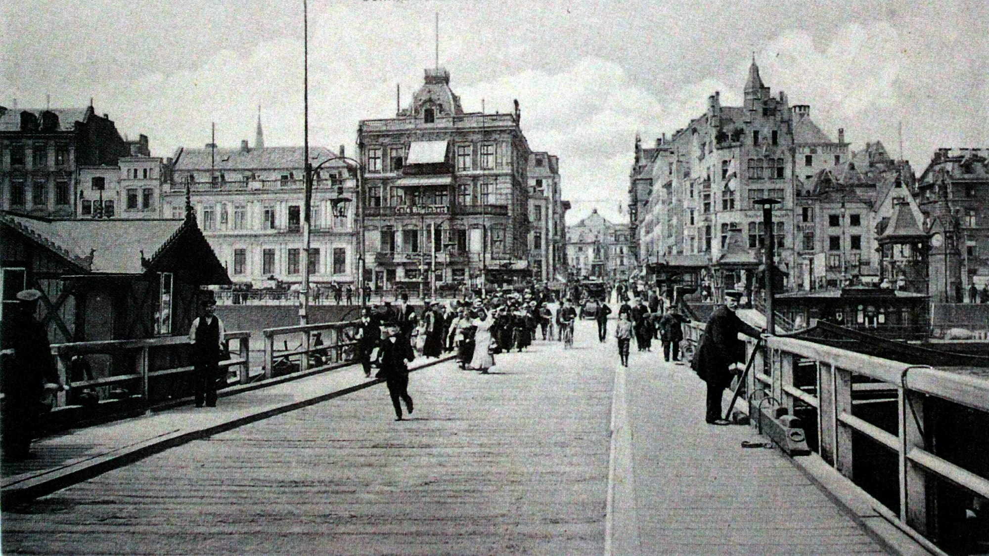 Die Deutzer Schiffbrücke entwickelte sich zu einem Verkehrshindernis, 1908.