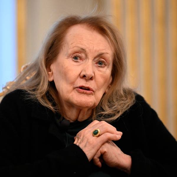Die französische Schriftstellerin Annie Ernaux, Gewinnerin des Literaturnobelpreises 2022, nimmt an einer Pressekonferenz teil.