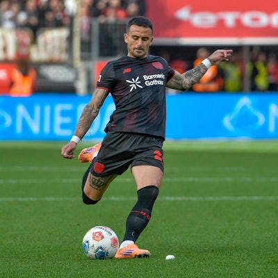 Aleix Garcia Leverkusen 24 Aktion . Einzelbild . Freisteller . 04.10.2025 Fussball Bayer Leverkusen vs 1. FC Union Berlin , BayArena, Leverkusen, DFB/DFL REGULATIONS PROHIBIT ANY USE OF PHOTOGRAPHS AS IMAGE SEQUENCES AND/OR QUASI-VIDEO *** Aleix Garcia Leverkusen 24 Action Single Image Crop 04 10 2025 Soccer Bayer Leverkusen vs 1 FC Union Berlin , BayArena, Leverkusen, DFB DFL REGULATIONS PROHIBIT ANY USE OF PHOTOGRAPHS AS IMAGE SEQUENCES AND OR QUASI VIDEO Copyright: xpepphotox/xSaschaxWeizx pep00321, pep_20251004_hm_20131