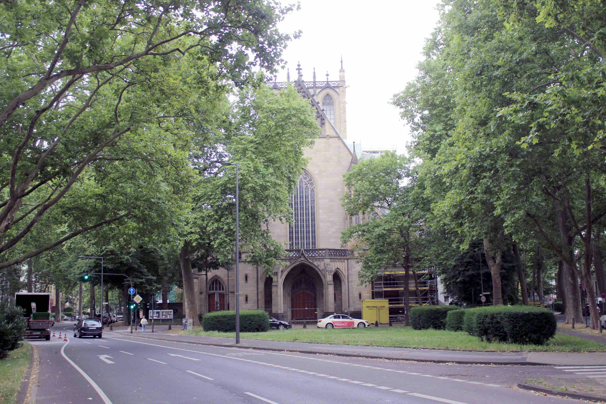 Die markanten Turmhelme sind seit dem Zweiten Weltkrieg verschwunden. Derzeit wird St. Paul saniert.