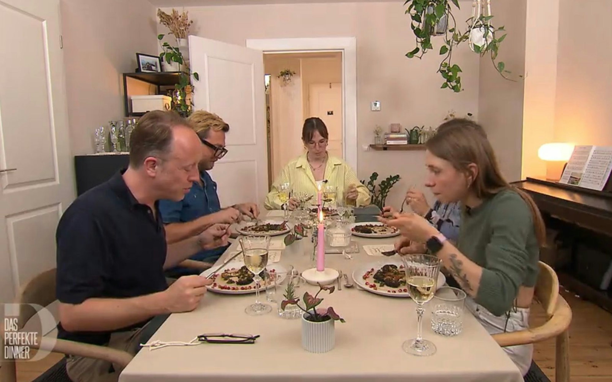 Zum Auftakt der Vegan-Woche in Berlin treffen sich die nachhaltigen Gourmets bei Lina. (Bild: RTL)