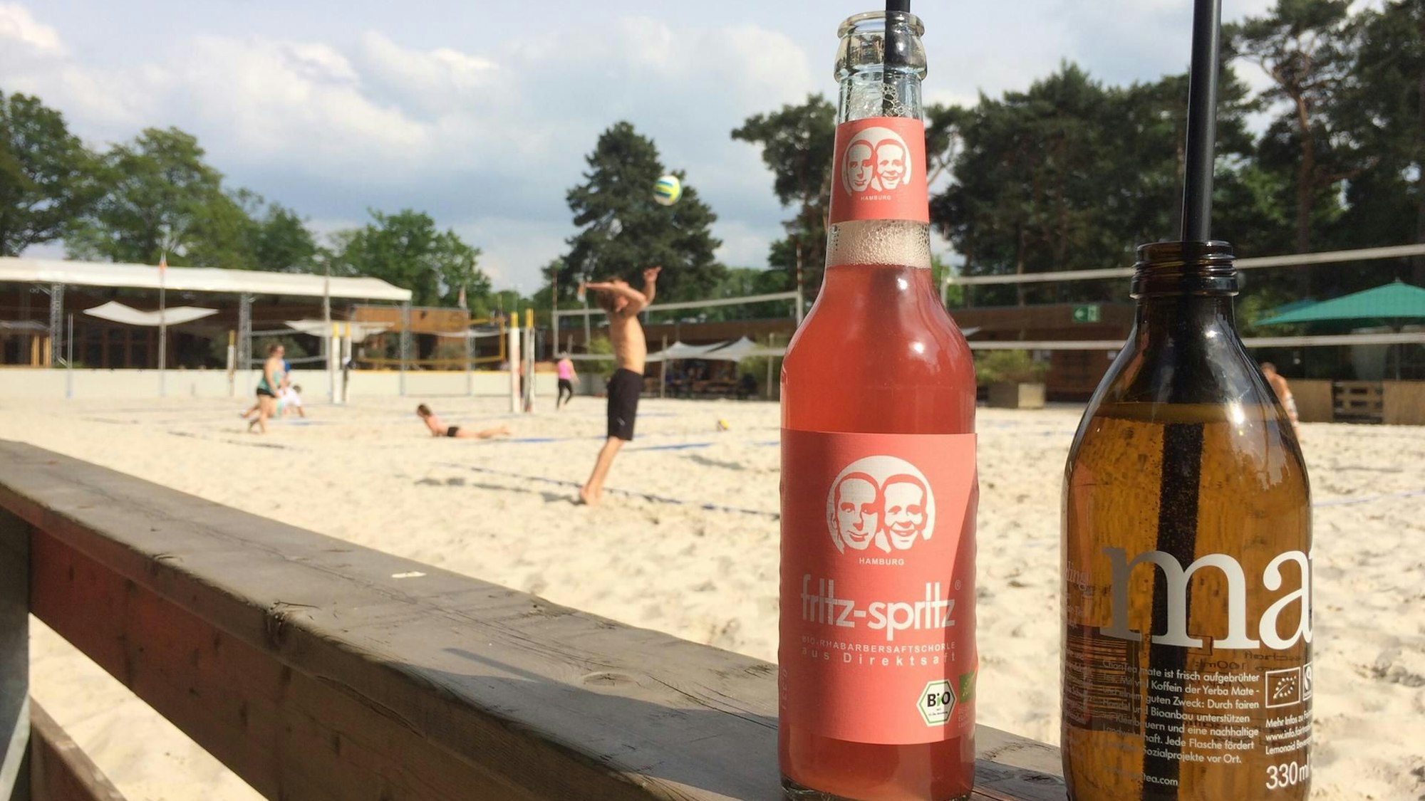 Die Playa Cologne mit ihren sandigen Plätzen für Beachvolleyball und Beachsoccer. (Archivbild)