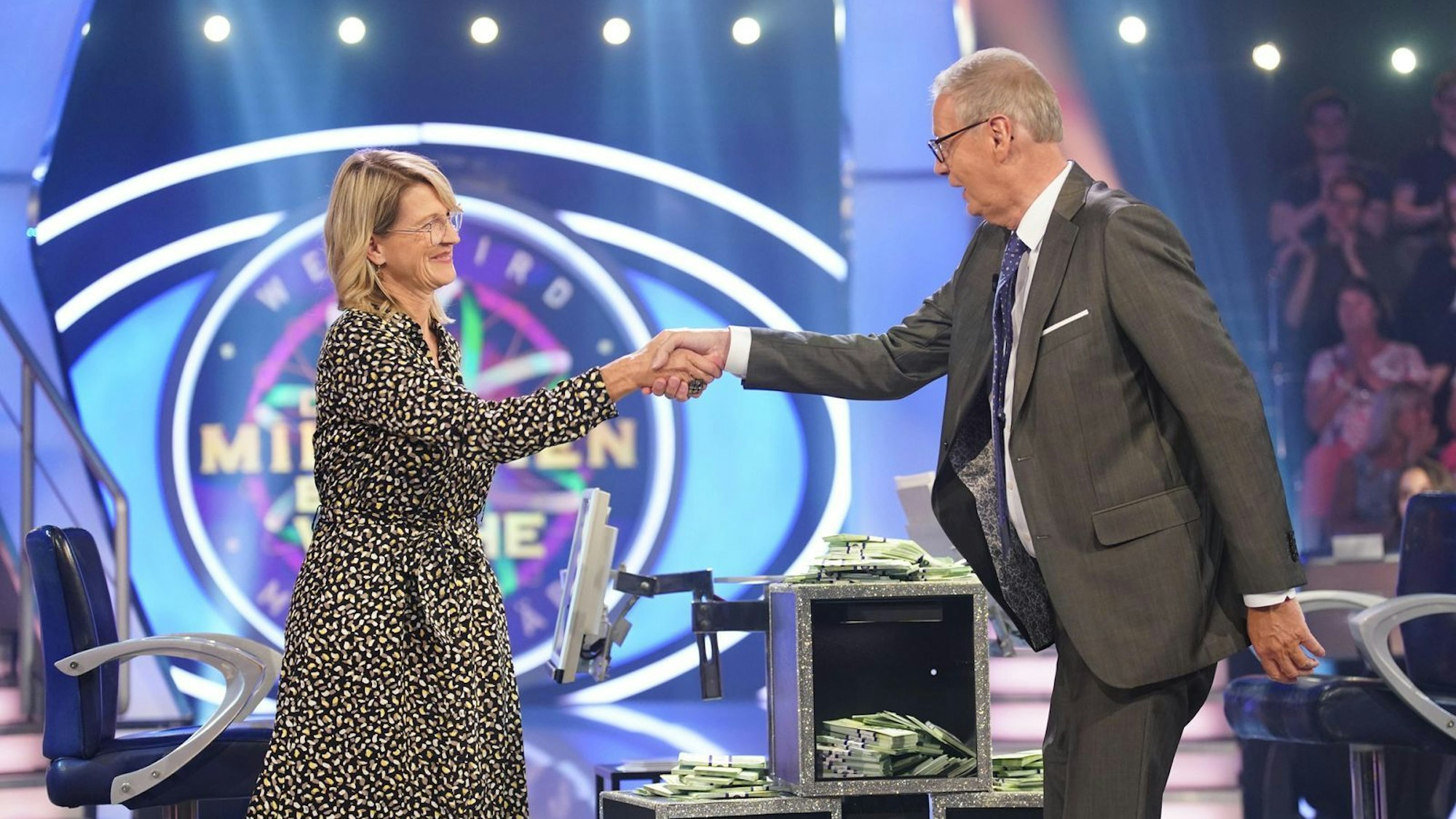 Zu risikofreudig ist Evi Kienberger, die zurück auf 500 Euro fällt. (Bild: RTL / Stefan Gregorowius)