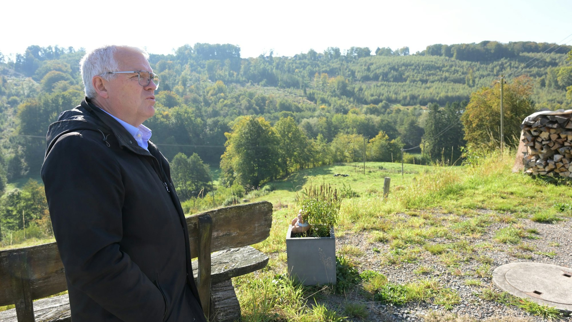 Das Foto zeigt Willi Heider in seinem Heimatdorf Kuddenberg bei Kürten
