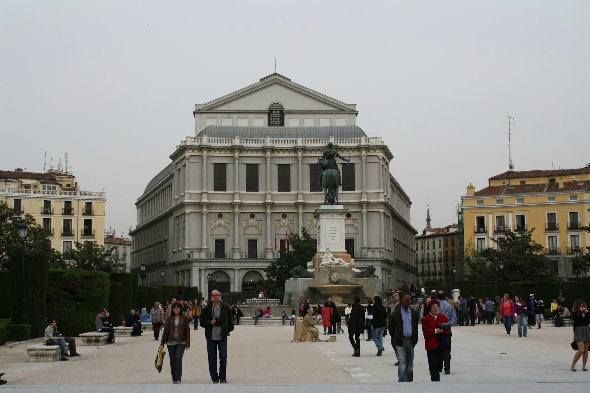 Der Einsturz geschah unweit des Madrider Opernhauses Teatro Real. (Archivfoto)