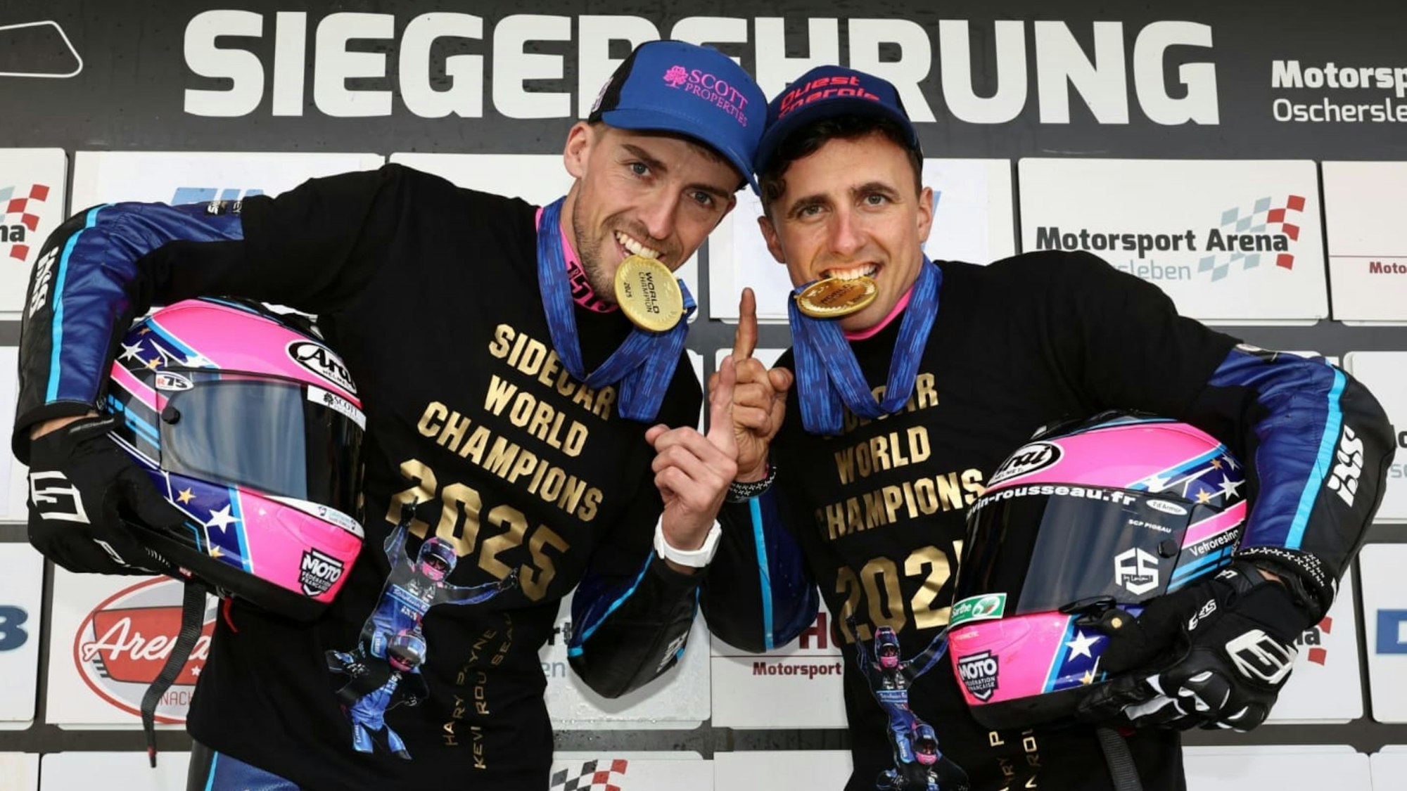 Harry Payne und Kevin Rousseau mit ihren Goldmedaillen auf dem Siegerpodest.