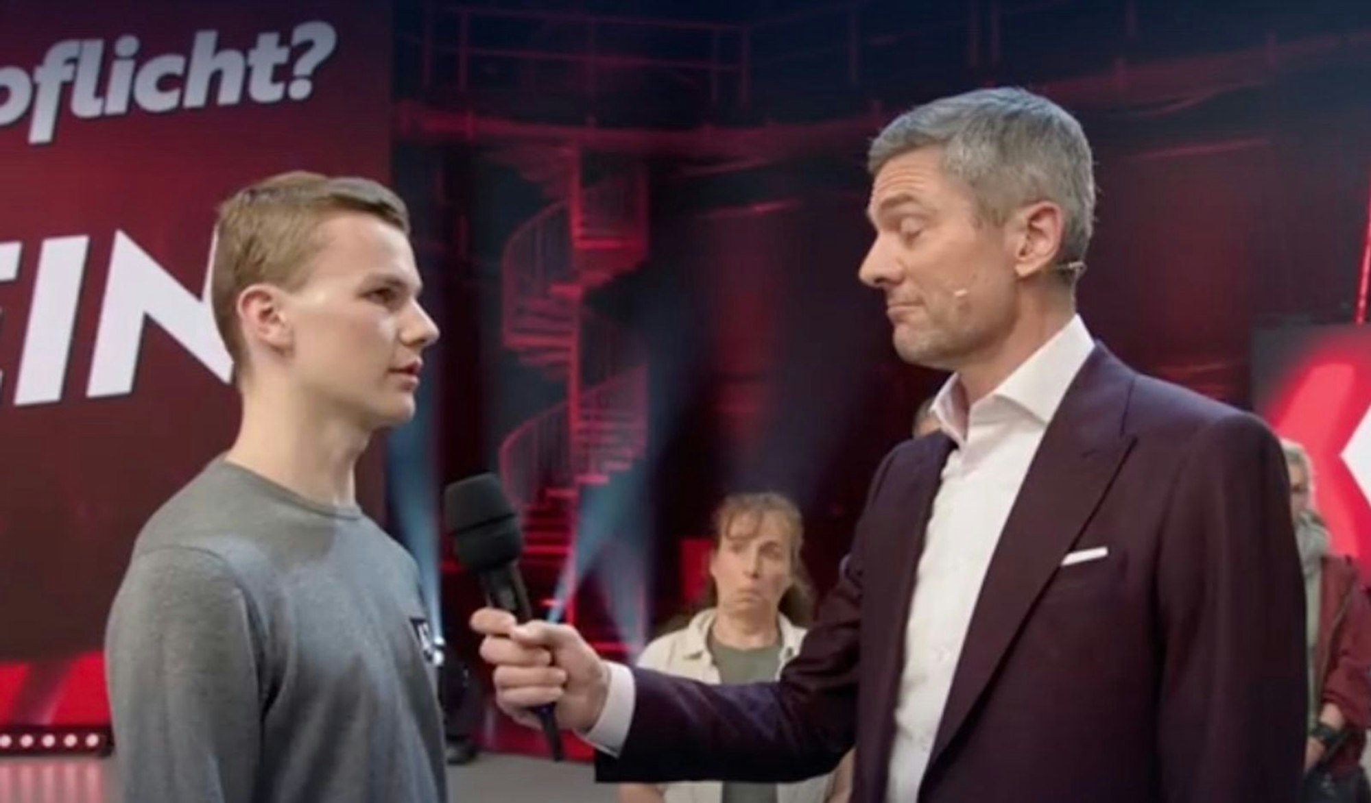Dieser Schüler aus dem Raum Hannover äußerte sich in der Politsendung „Die 100 - was Deutschland bewegt“ klar gegen die Wehrpflicht. (Bild: Screenshot/ARD)