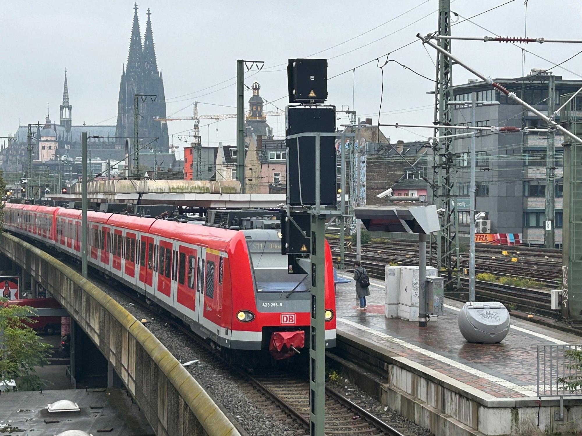 Der Bereich an der Haltestelle am Hansaring musste am Vatertag kurzzeitig gesperrt werden.