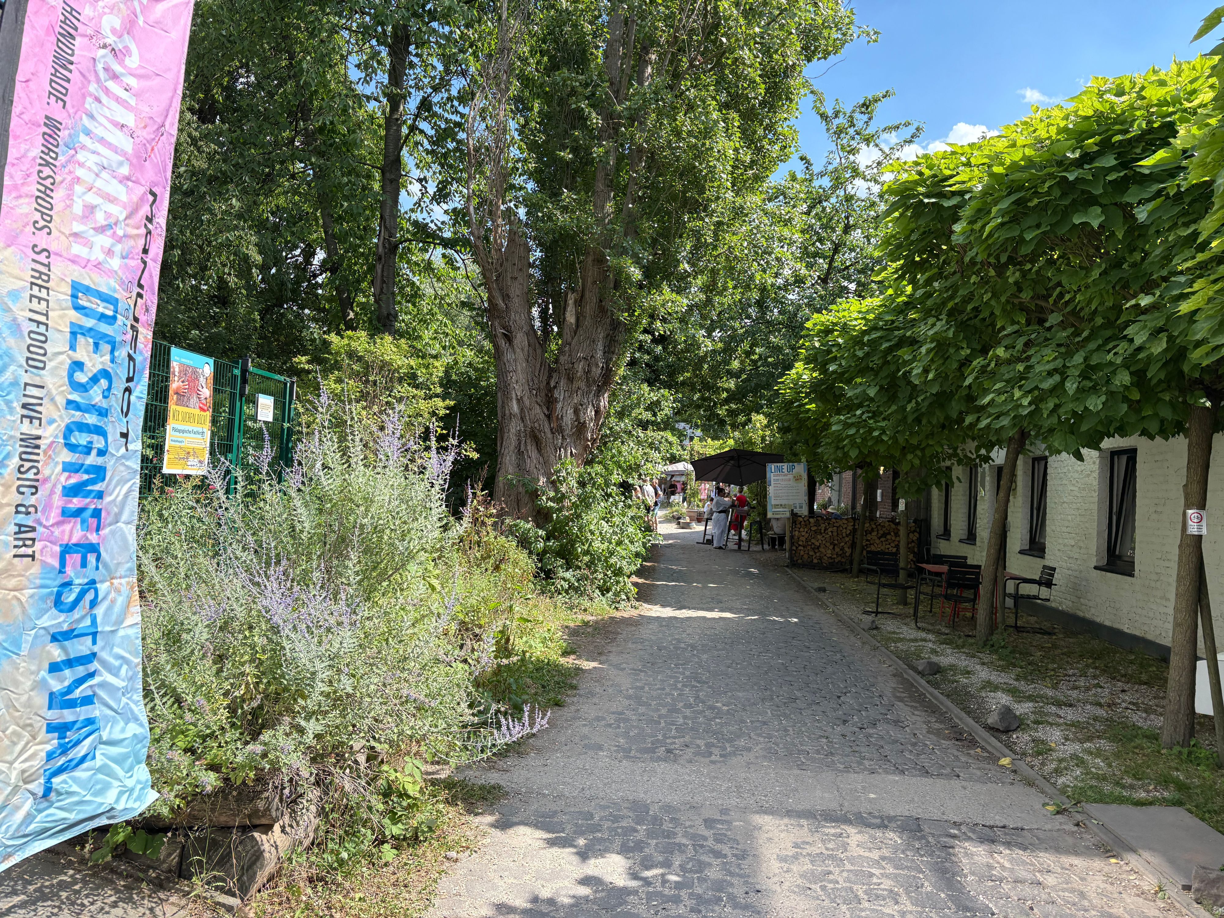 Der Eingang zum Designmarkt in der Wachsfabrik.
