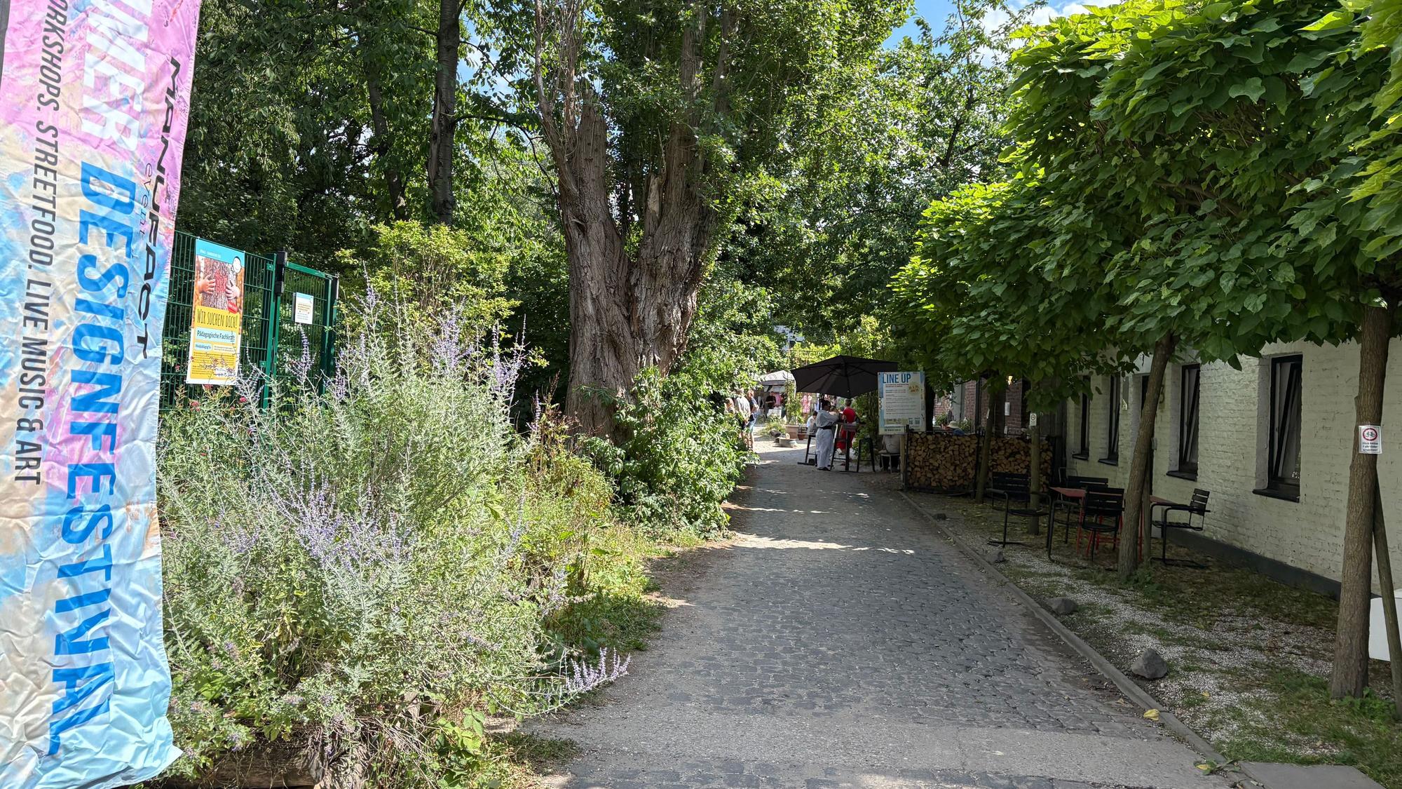 Der Eingang zum Designmarkt in der Wachsfabrik.