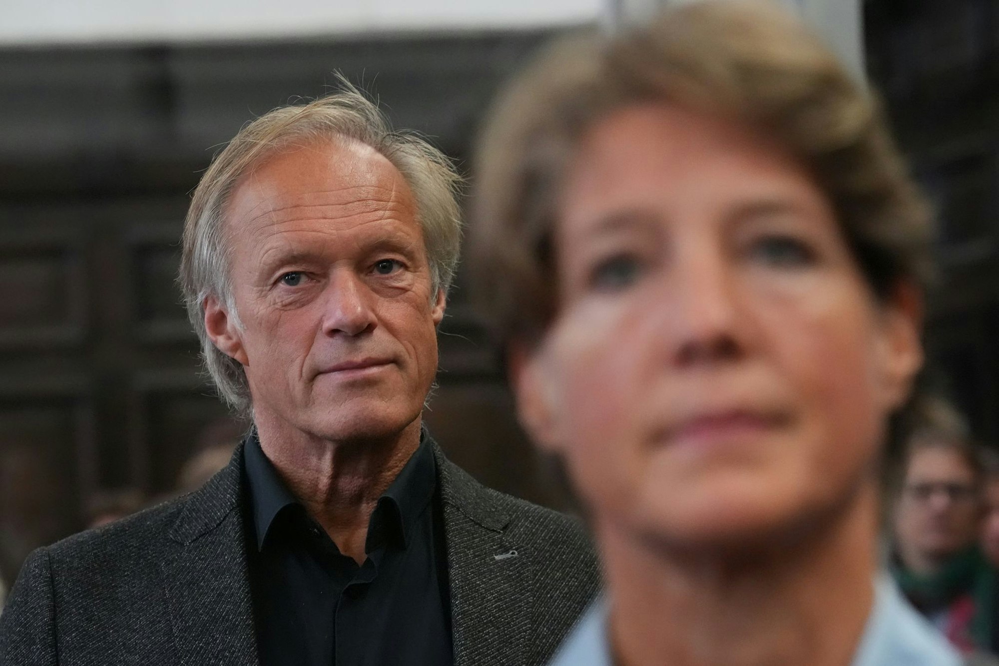 Der ehemalige Fernsehmoderator Gerhard Delling hat nach Aussage eines Zeugen angeboten, die Kinder von Glücksburg nach Hamburg zu fahren.