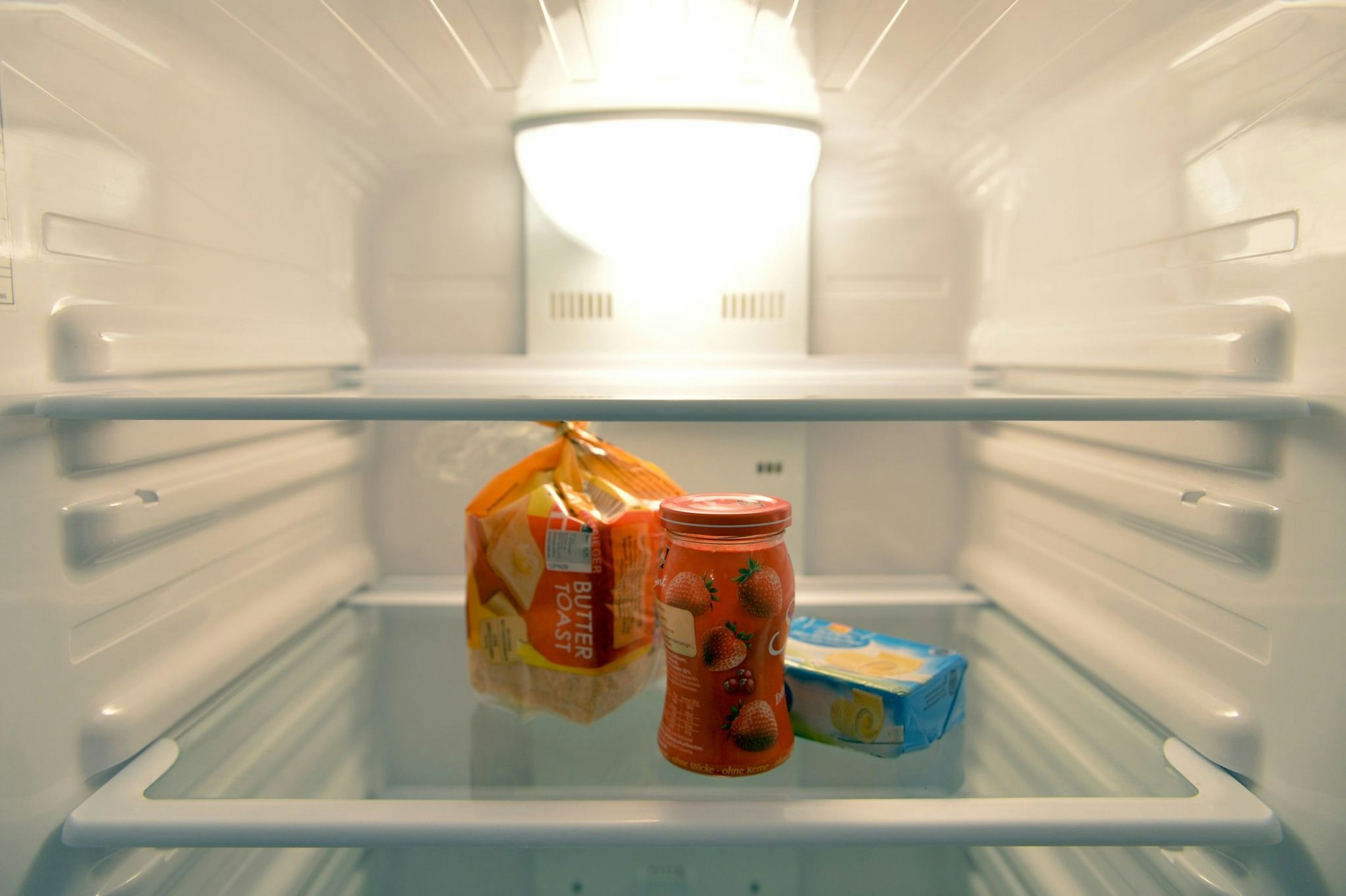 Lebensmittel in der Ferienunterkunft für die Nächsten zurücklassen? Eine Umfrage zeigt, wie oft sie dann doch im Müll landen.