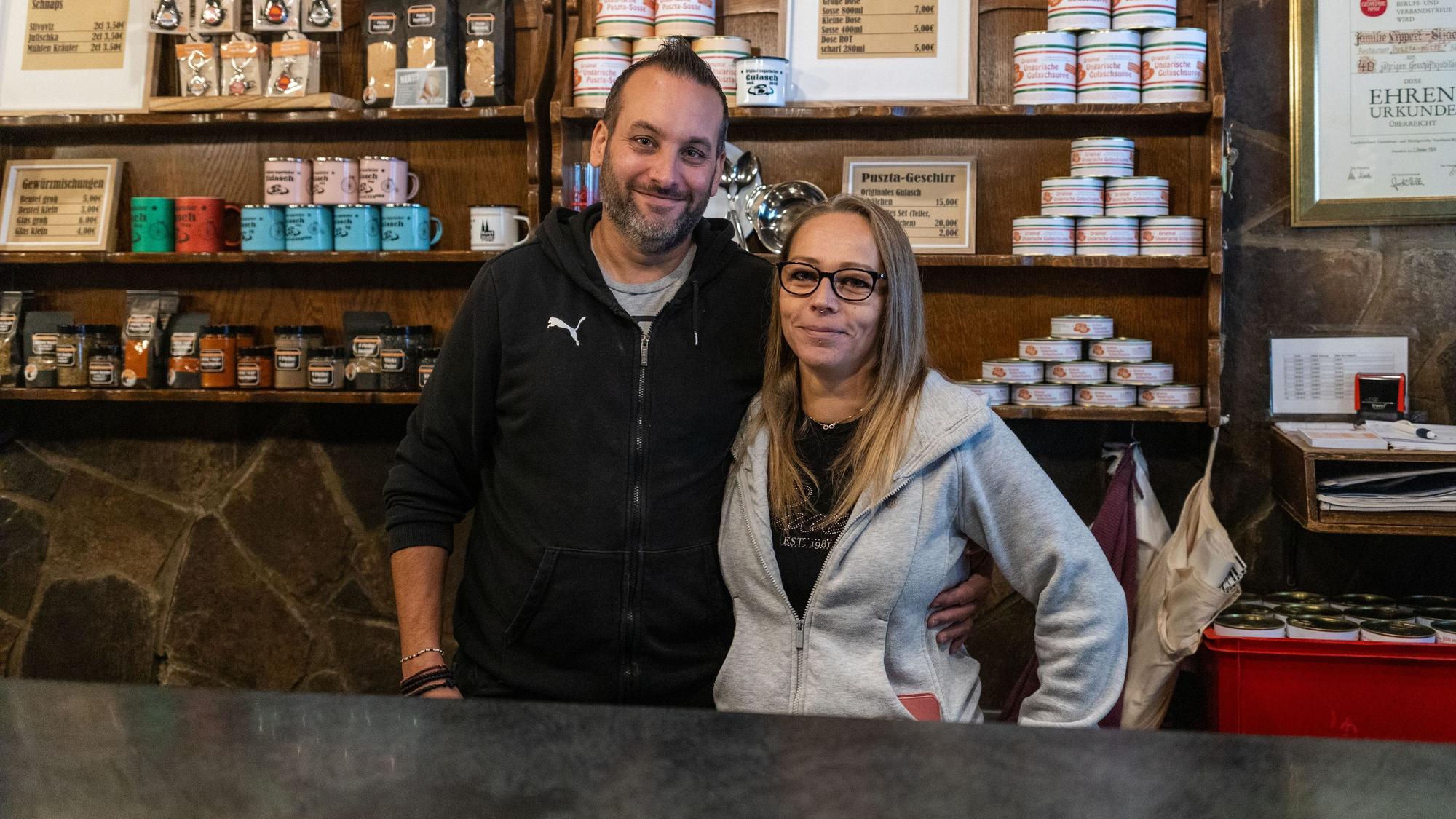 Günter und Vanessa Sardis haben die Puszta-Hütte von seinen Eltern 2019 übernommen.