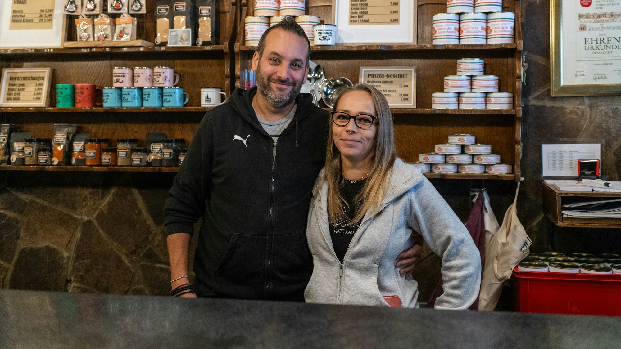 Günter und Vanessa Sardis haben die Puszta-Hütte von seinen Eltern 2019 übernommen.