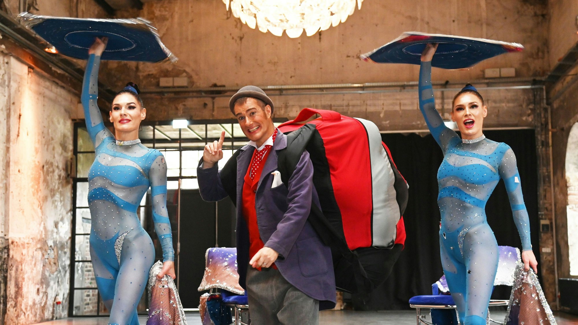 09.09.2025 Köln. 10. Kölner WeihnachtsCircus - Programmvorstellung mit Live-Acts im Harbour Club. Die KStA Medien präsentieren die Veranstaltung. Crystal Sisters und Fraser Hooper. Foto: Alexander Schwaiger