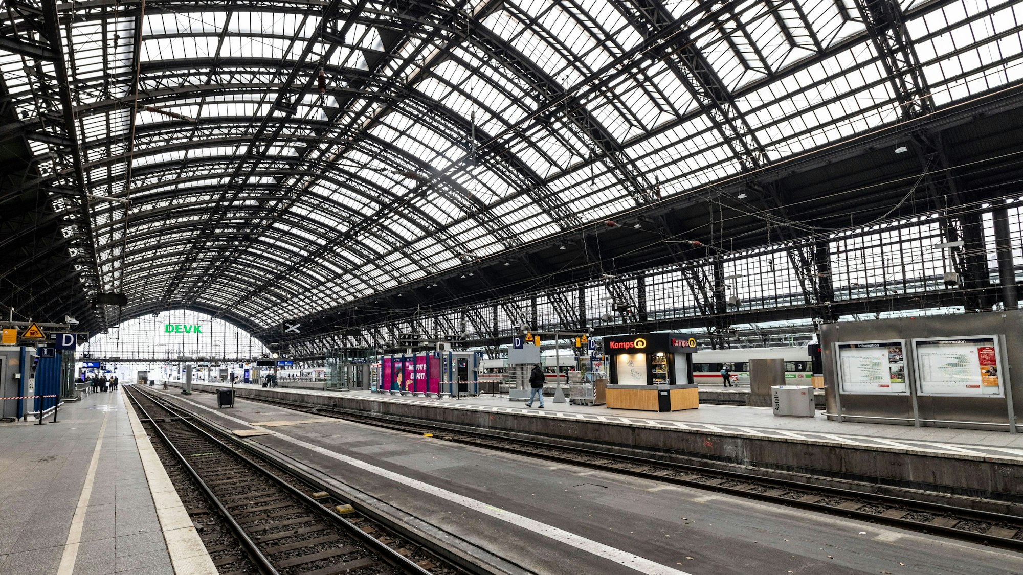 Für zehn Tage Normalzustand in Köln: Der Fern- und Regionalverkehr fällt komplett aus.