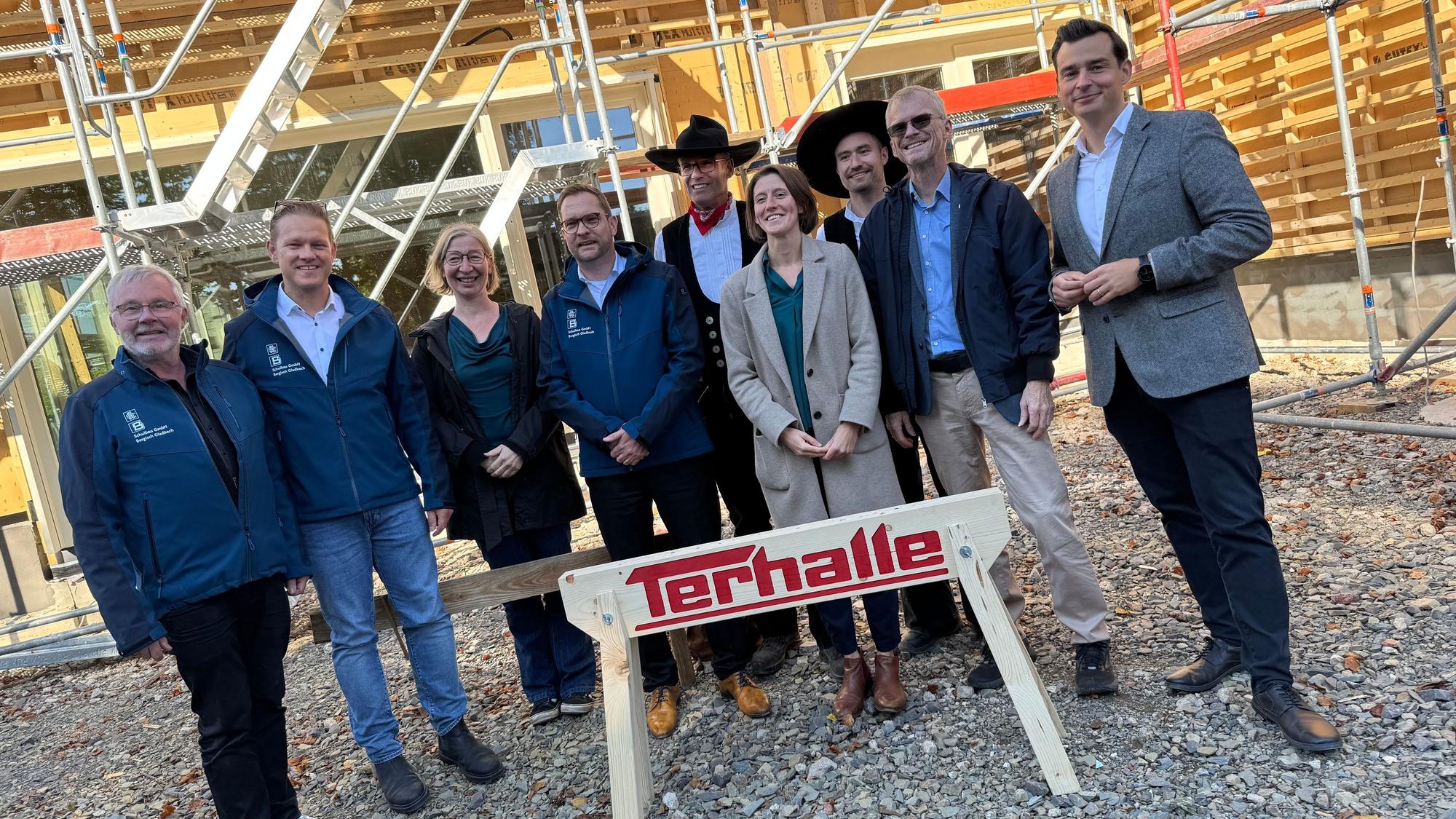 Das Foto zeigt das Richtfest der neuen Kita in Bergisch Gladbach-Sand.